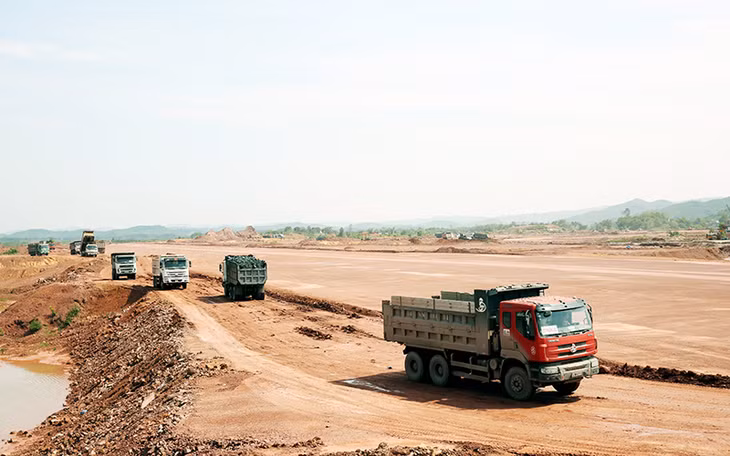 Đơn vị thi công khẩn trương triển khai các hạng mục Dự án Cảng hàng không Quảng Ninh, đảm bảo trong năm 2018 sẽ chính thức đưa vào vận hành.