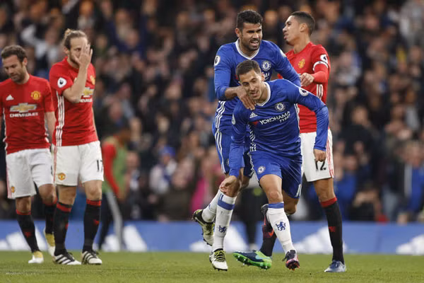 Khí thế tưng bừng mà Chelsea tạo ra trái hẳn với bộ mặt u ám mà đội khách thể hiện. Ảnh: Reuters.