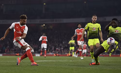 Chamberlain tỏa sáng đúng lúc, giúp Arsenal đi tiếp. Ảnh: Reuters.