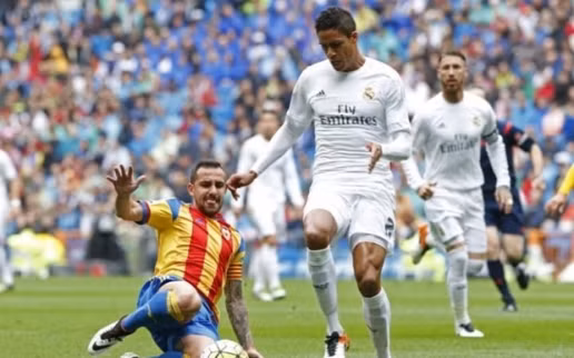  M.U lại muốn có Varane. Ảnh: Internet.
