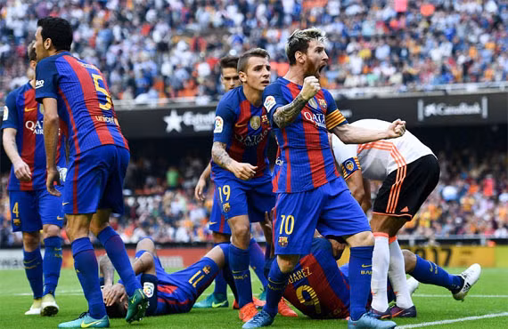 Messi cuồng nhiệt chia vui sau bàn thắng quyết định. Ảnh: Reuters