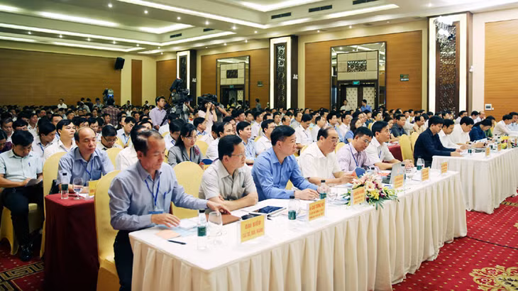 Hội nghị bồi dưỡng, triển khai nhiệm vụ trọng tâm đối với đội ngũ cán bộ chủ chốt các xã, phường, thị trấn trong tỉnh (tháng 9-2016). Ảnh: Đỗ Phương