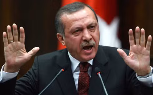 Tổng thống Thổ Nhĩ Kỳ Tayyip Erdogan mạnh tay truy quét các phần tử liên quan đến vụ đảo chính bất thành hồi tháng 7. (Ảnh: cumhuriyet)