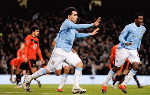Tevez: 'Tôi chỉ muốn giễu cợt Sir Alex & Neville' ảnh 4