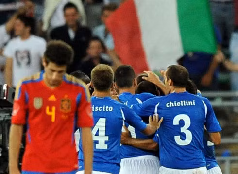 Chiến thắng trước Tây Ban Nha là sự khích lệ lớn cho Italy trong nỗ lực trẻ hóa, gầy dựng lại đội tuyển sau thất bại nặng nề ở World Cup 2010. Ảnh: AFP.
