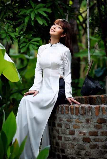 Jennifer Phạm đẹp tinh khôi trong tà áo dài trắng ảnh 5