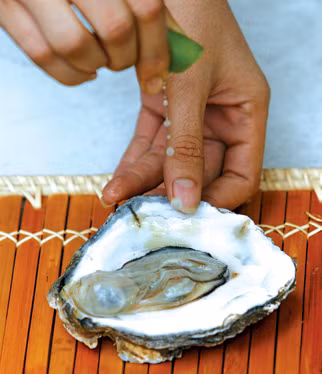 Sở thích ăn thịt, cá, sò sống sẽ tạo điều kiện cho giun sán xâm nhập vào cơ thể gây bệnh.