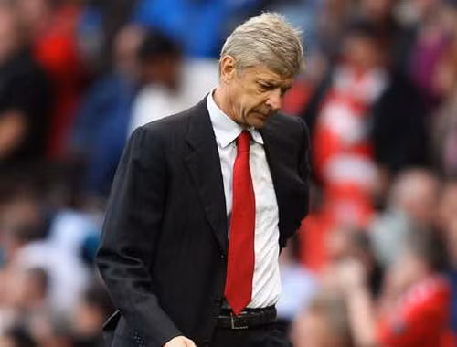 HLV Wenger sau trận thua M.U: Không từ chức, chi tiền mua quân ảnh 1