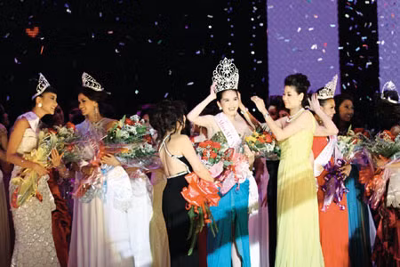 Cuộc thi có sự tham gia của Ngọc Trinh đang là đề tài nóng của dư luận. Ảnh: TL