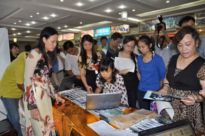 Khách du lịch Trung Quốc bầu chọn cho Vịnh Hạ Long trở thành 1 trong 7 kỳ quan thiên nhiên thế giới.
