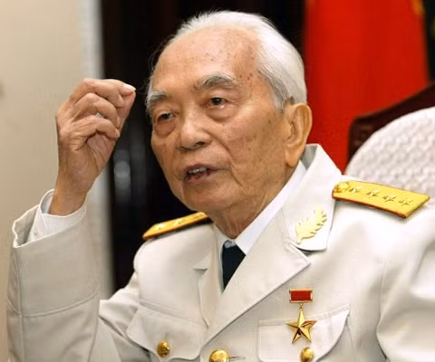 Đại tướng Võ Nguyên Giáp phát biểu tại một hội nghị năm 2004. Ảnh: AFP.