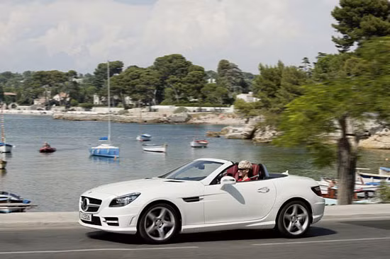 Mercedes-Benz SLK 250 CDI chỉ "ngốn" 4,9 lít/100 km ảnh 2