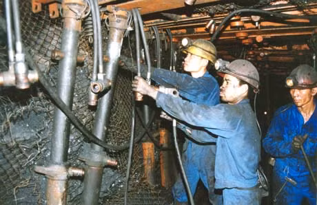 Khai thác than hầm lò của Công ty TNHH một thành viên 45.