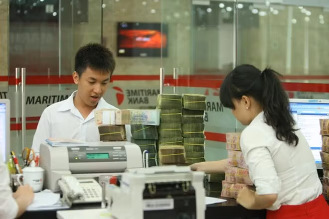 Giao dịch tại ngân hàng. (Nguồn: Maritime Bank)