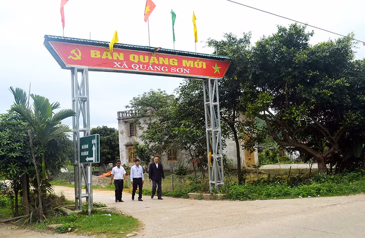 Các tuyến đường liên thôn, liên xã được bê tông hoá.