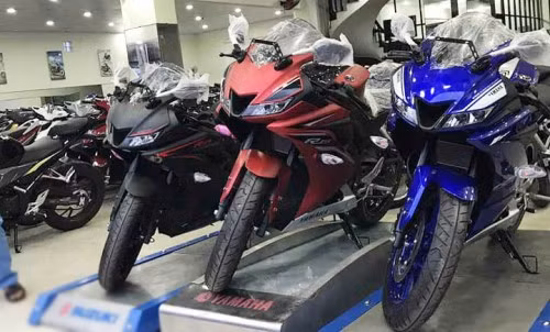 Lô hàng Yamaha R15 v3.0 2017 đầu tiên về Việt Nam.