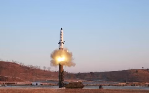 Một vụ phóng tên lửa của Triều Tiên. Ảnh: Reuters