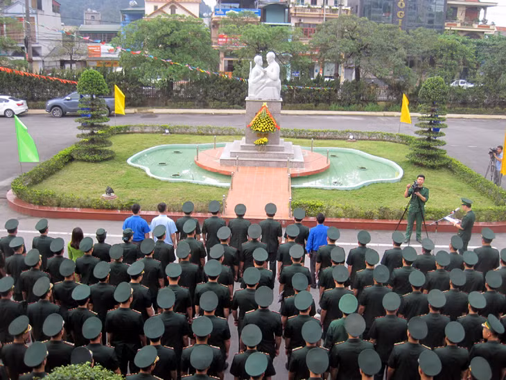 Các đại biểu bỏ phiếu bầu đoàn đại biểu tham dự Đại hội Đoàn TNCS Hồ Chí Minh tỉnh Quảng Ninh lần thứ XI, nhiệm kỳ 2017-2022