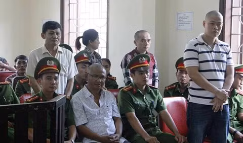 Các bị cáo trong phiên xét xử.