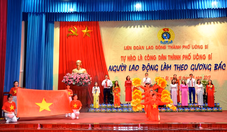 LĐLĐ TP Uông Bí tổ chức chương trình tự hào là công dân TP Uông Bí, người lao động làm theo gương Bác.