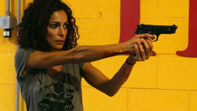 Claudia Mares (Giulia Michelini)