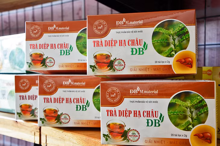 Sản phẩm trà thảo dược Diệp hạ châu ĐB được đóng gói dạng túi lọc thuận lợi cho người tiêu dùng.