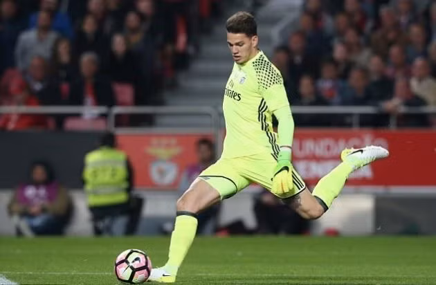  Moraes sắp gia nhập Man City.