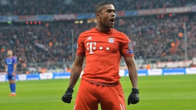  M.U muốn có Douglas Costa.