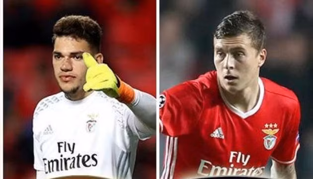  Trung vệ Victor Lindelof và thủ thành Ederson của Benfica