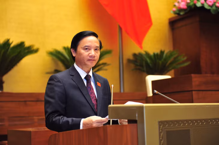 Chủ nhiệm Ủy ban Pháp luật Nguyễn Khắc Định trình bày báo cáo về dự án Luật Trách nhiệm bồi thường của Nhà nước (sửa đổi). Ảnh: VGP/Nhật Bắc