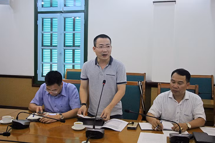 Đại diện Tập đoàn Vin Gruop báo cáo tình hình triển khai các dự án trên địa bàn tỉnh.