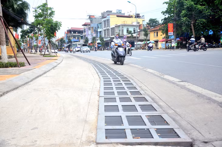 Công trình cải tạo hệ thống rãnh dọc đường Trần Phú, từ Trường Mầm non Hoa Sen đến Nhà văn hoá công nhân, đã hoàn thành đưa vào sử dụng.