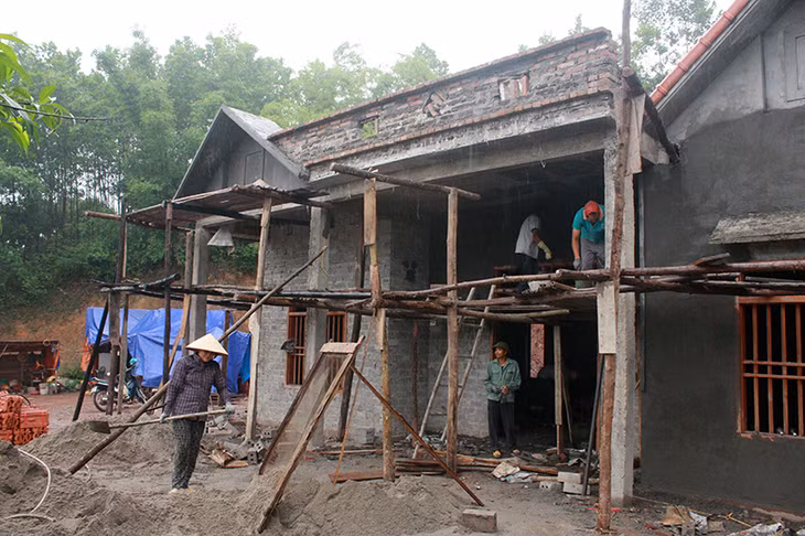 Ngôi nhà mới của gia đình ông Sằn Cắm Sáng, thôn Thống Nhất, xã Hải Lạng, huyện Tiên Yên đã cơ bản xây dựng xong, chuẩn bị khánh thành.