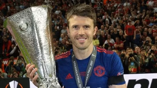  M.U gia hạn hợp đồng với Carrick.