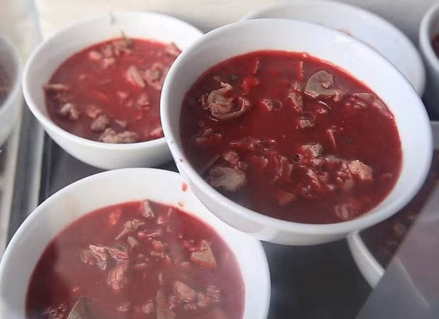 Món tiết canh ở Việt Nam. (Nguồn: BBC)