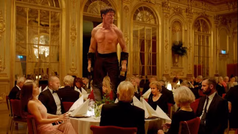Bộ phim hài “The Square” của đạo diễn người Thụy Điển Ruben Östlund đã bất ngờ giành giải Cành cọ vàng cao quý của LHP Cannes 2017.