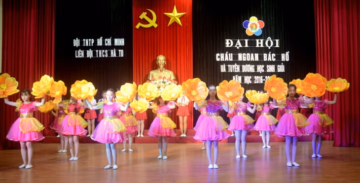 Chương trình văn nghệ chào mừng Đại hội của Liên Đội THCS Hà Tu