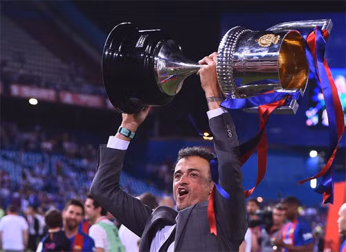 Enrique chia tay Barca bằng một danh hiệu.