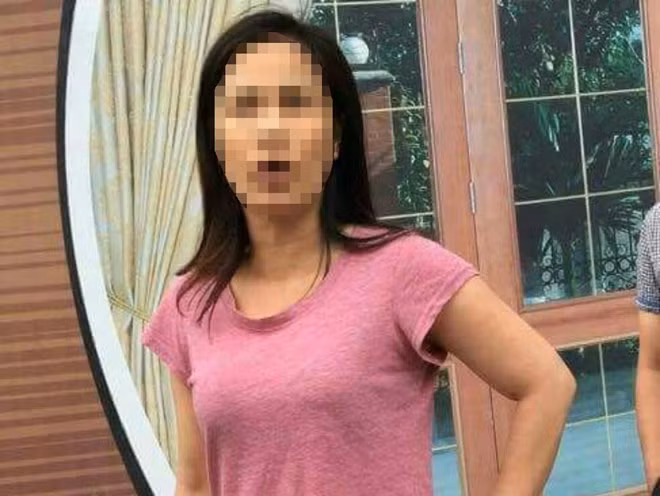 Người phụ nữ tự xưng là nhà báo có hành vi lăng mạ cảnh sát giao thông. (Ảnh cắt từ video)
