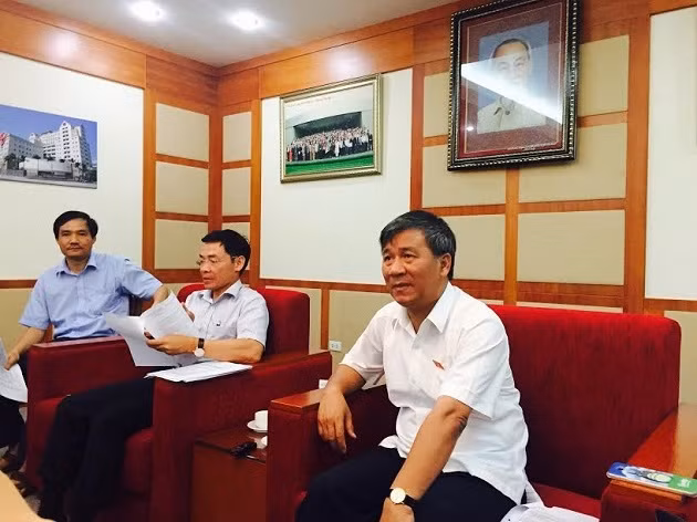 GS, TS, TTND Nguyễn Anh Trí - Viện trưởng Viện Huyết học Trung ương và Phó Viện trưởng Lê Lâm thông tin với báo chí.