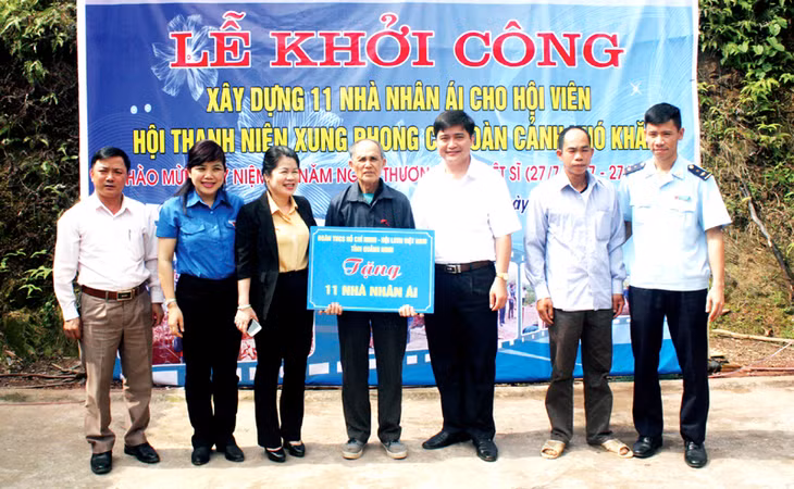 Ông Lã Quang Long, bản Buông, xã Hà Lâu, huyện Tiên Yên, một trong 11 hội viên Hội cựu TNXP được Tỉnh Đoàn, Hội LHTN tỉnh hỗ trợ kinh phí xây dựng nhà năm 2017. Ảnh: Nguyễn Dung