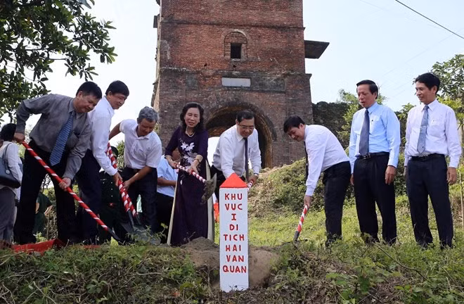 Chiều 24/5/2017, tỉnh Thừa Thiên-Huế và thành phố Đà Nẵng phối hợp tổ chức Lễ đón nhận Bằng xếp hạng Di tích Quốc gia (Ảnh: Trần Lê lâm/TTXVN)
