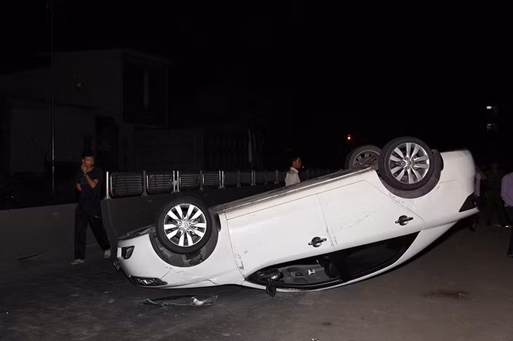 Hiện trường vụ lật xe