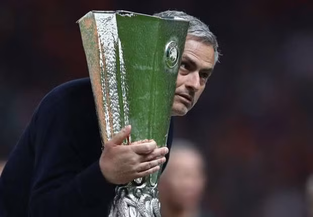  Mourinho đi vào lịch sử.