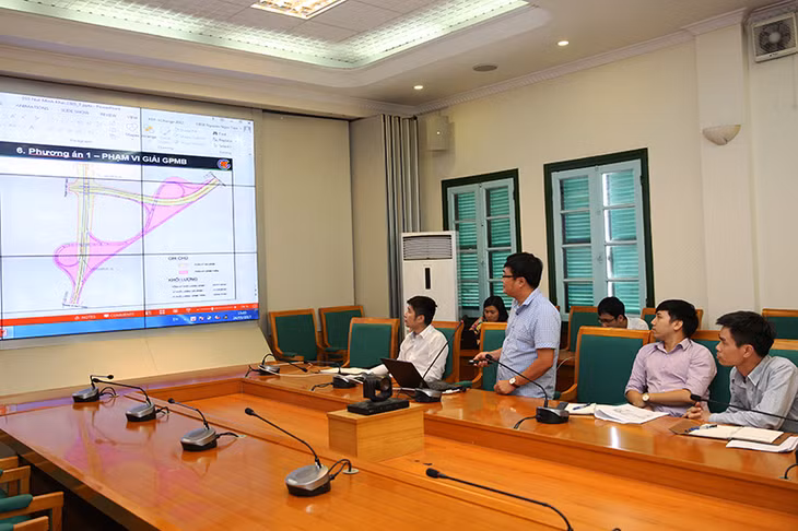 Đơn vị tư vấn và Công ty CP BOT Biên Cương báo cáo phương án thiết kế hoàn chỉnh nút giao Minh Khai.