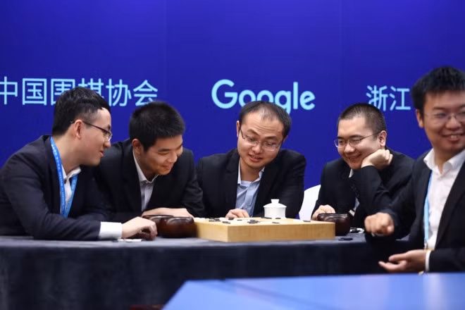 Ngoài Ke Jie, 5 kỳ thủ cửu đẳng khác cũng hợp sức chống AlphaGo nhưng đều bị đánh bại. Ảnh: DeepMind.