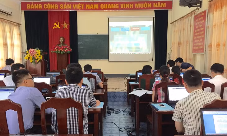 Các đại biểu tập huấn tại hội nghị.