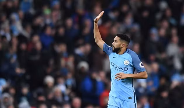  Clichy sẽ chia tay Man City sau 6 năm gắn bó.