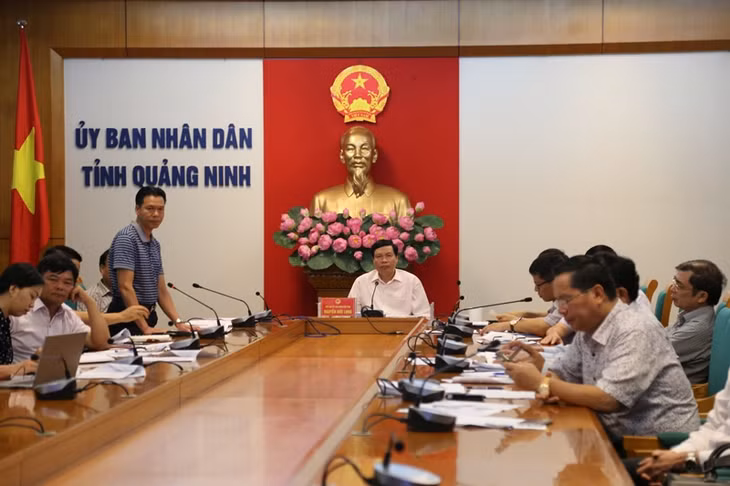 Đồng chí Nguyễn Đức Long, Chủ tịch UBND tỉnh chủ trì cuộc họp.