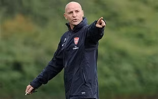 Ông Steve Bould sẽ thay thế HLV Wenger trong tương lai?